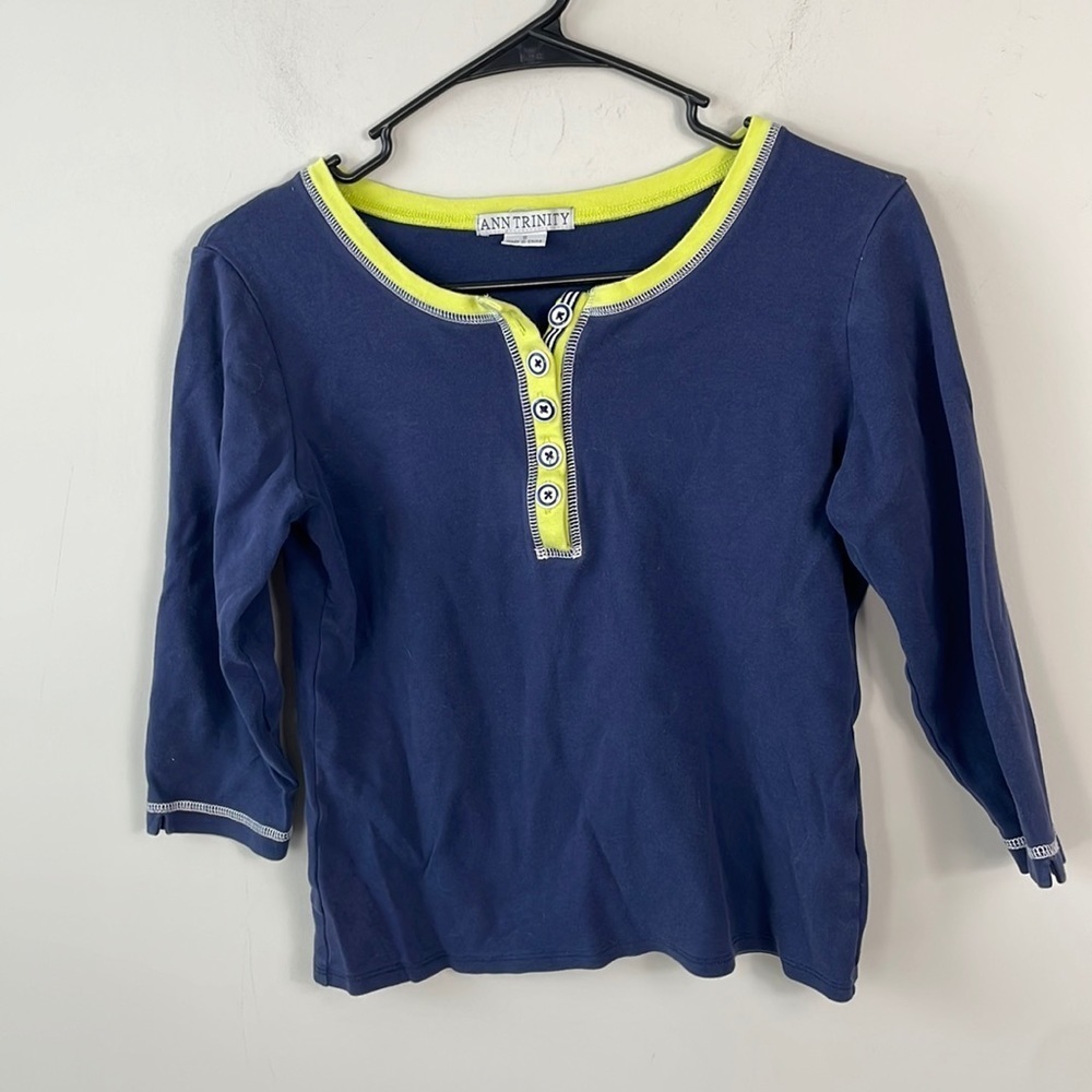 Ann Trinity Henley style shirt women size small